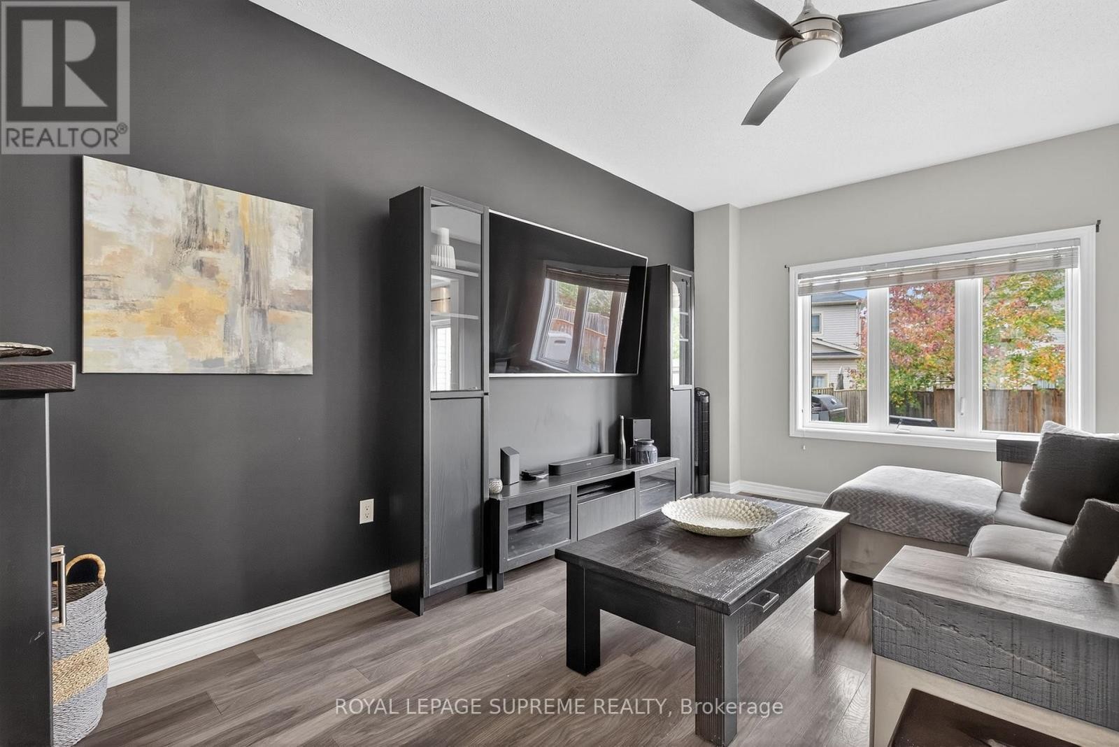 












28 MANDLEY STREET

,
Essa (Angus),




Ontario
L3W0B6

