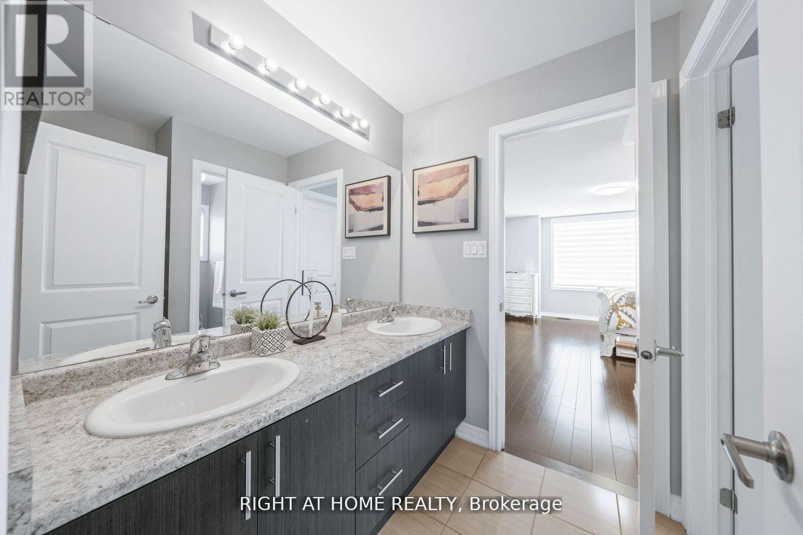 












1655 EMBERTON WAY

,
Innisfil (Alcona),




Ontario
L9S0N4

