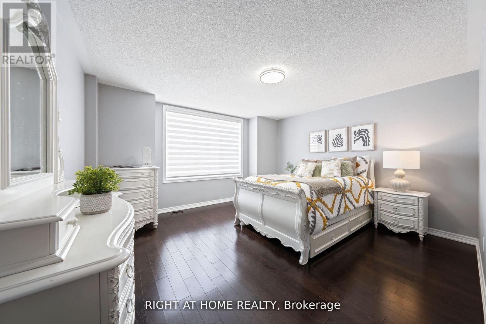 












1655 EMBERTON WAY

,
Innisfil (Alcona),




Ontario
L9S0N4

