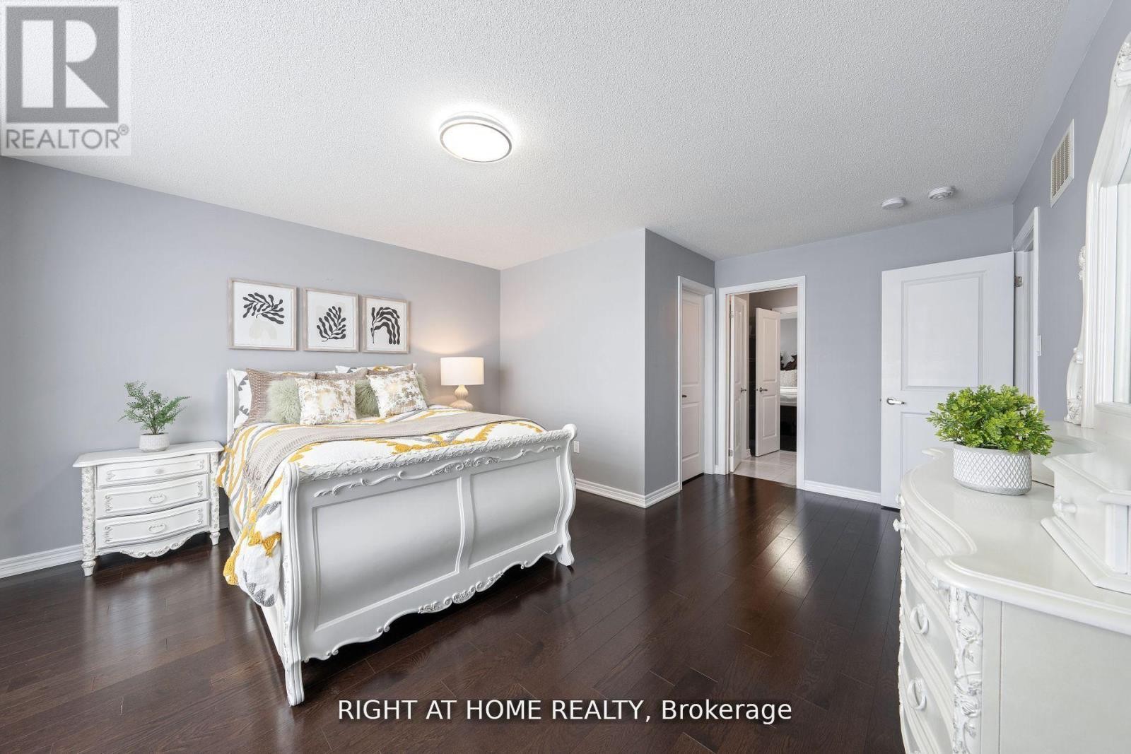 












1655 EMBERTON WAY

,
Innisfil (Alcona),




Ontario
L9S0N4

