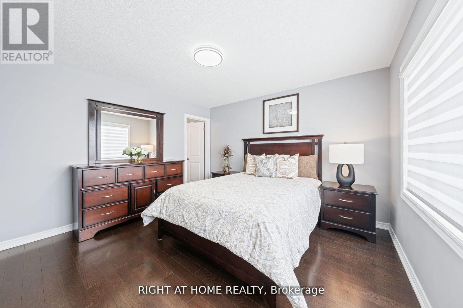 












1655 EMBERTON WAY

,
Innisfil (Alcona),




Ontario
L9S0N4

