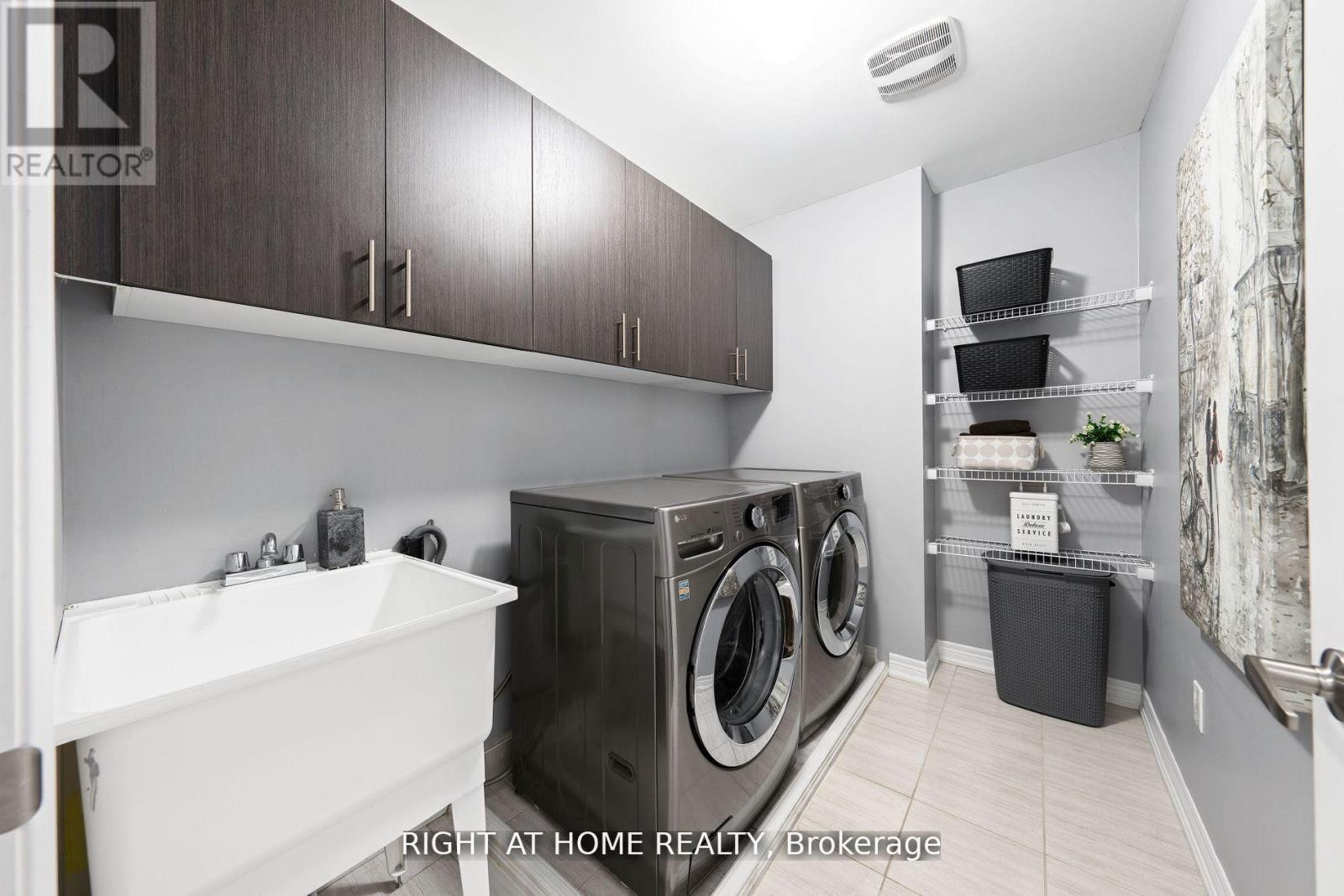 












1655 EMBERTON WAY

,
Innisfil (Alcona),




Ontario
L9S0N4

