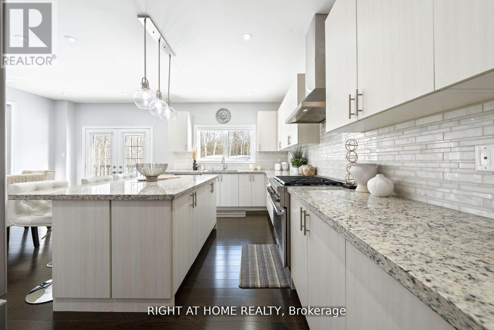 












1655 EMBERTON WAY

,
Innisfil (Alcona),




Ontario
L9S0N4

