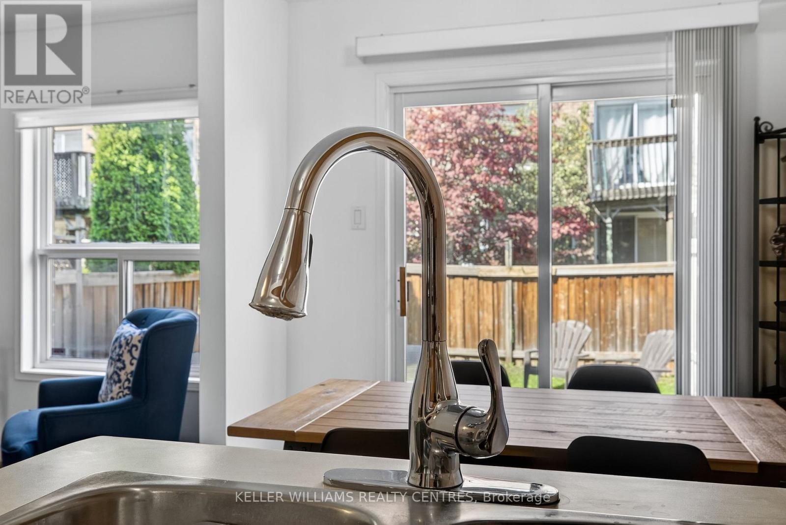 












70 BURGESS CRESCENT

,
Newmarket (Summerhill Estates),




Ontario
L3X2T7

