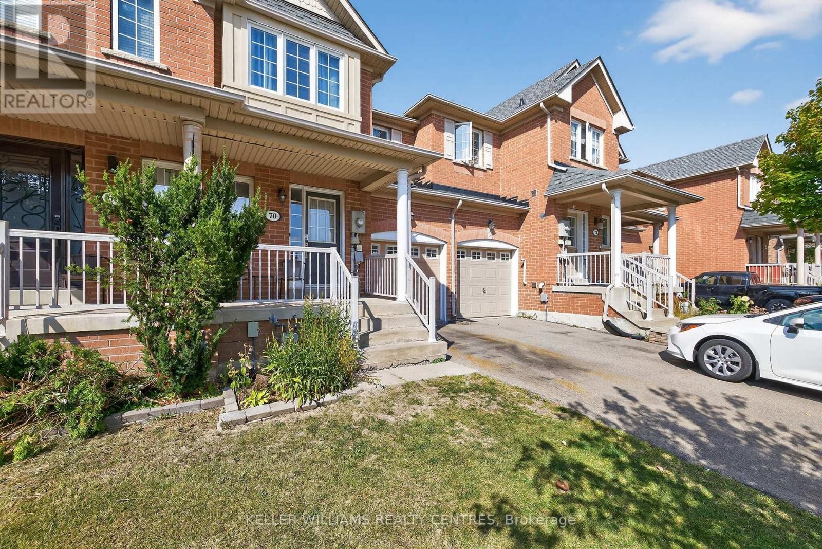 












70 BURGESS CRESCENT

,
Newmarket (Summerhill Estates),




Ontario
L3X2T7

