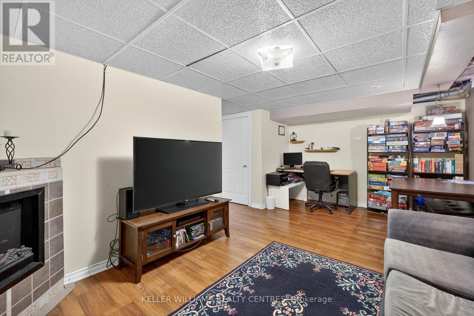 












70 BURGESS CRESCENT

,
Newmarket (Summerhill Estates),




Ontario
L3X2T7

