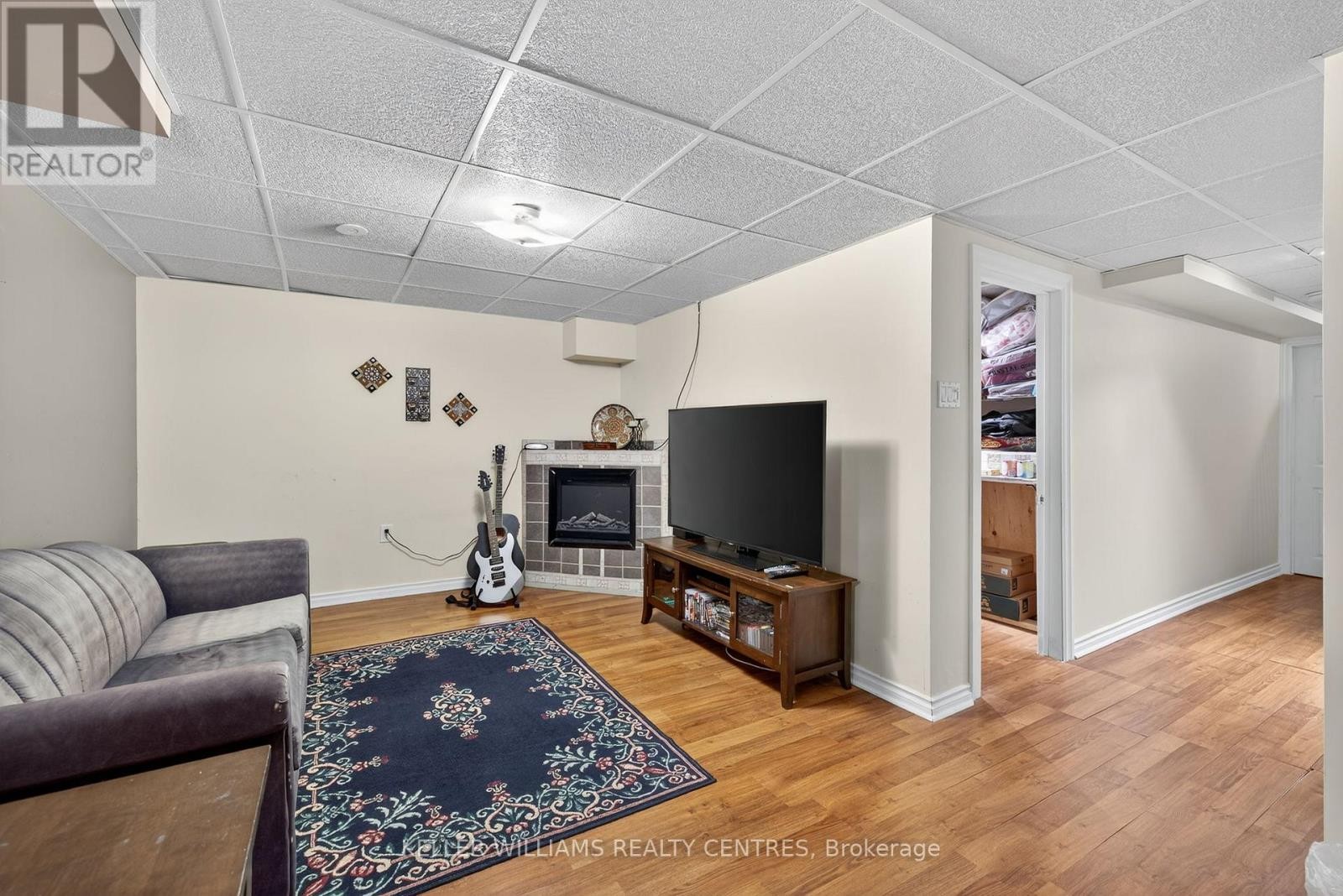 












70 BURGESS CRESCENT

,
Newmarket (Summerhill Estates),




Ontario
L3X2T7

