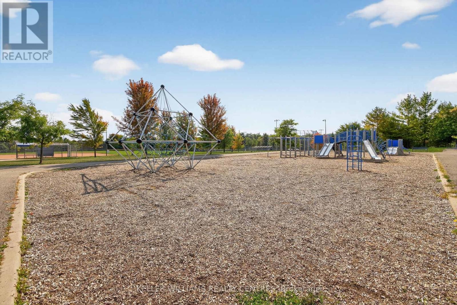 












70 BURGESS CRESCENT

,
Newmarket (Summerhill Estates),




Ontario
L3X2T7

