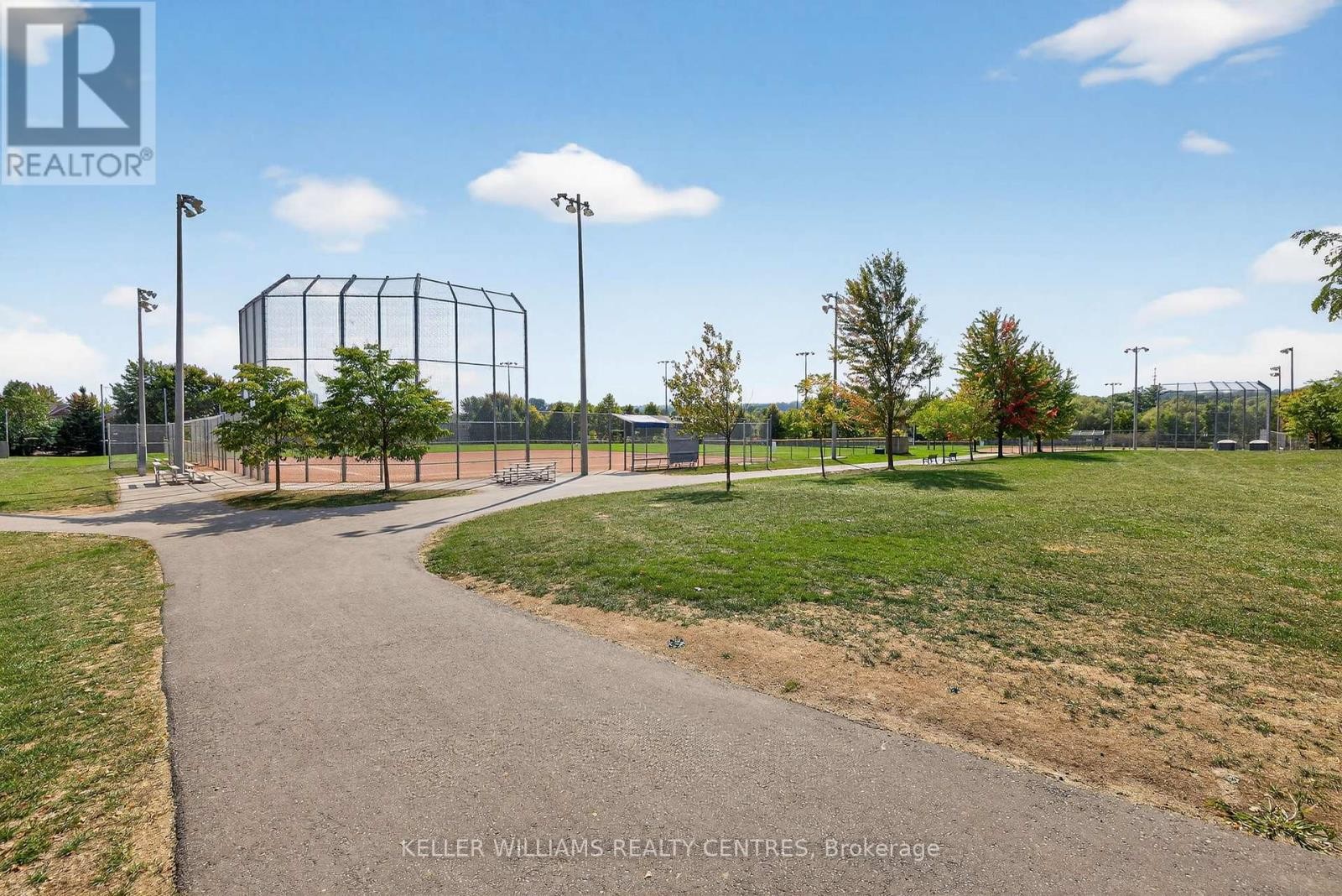 












70 BURGESS CRESCENT

,
Newmarket (Summerhill Estates),




Ontario
L3X2T7

