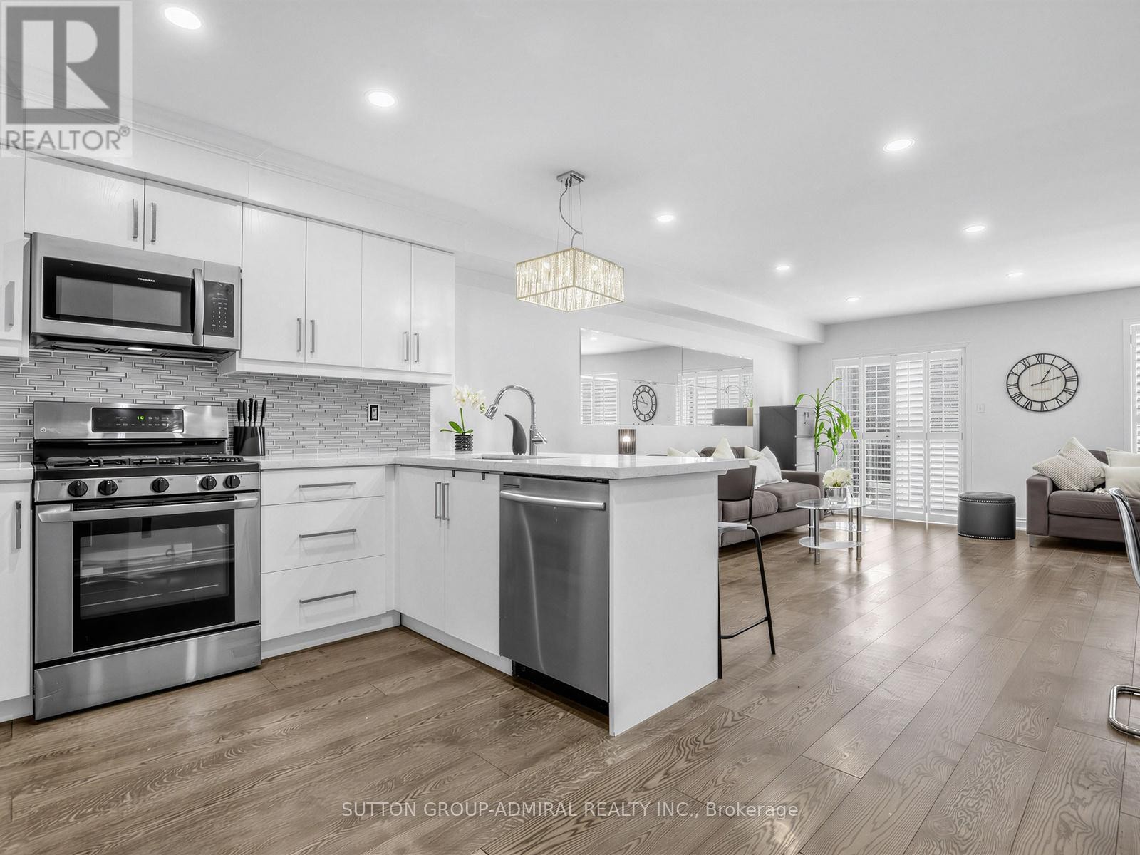 












38 ELDERBROOK CRESCENT

,
Vaughan (Patterson),




Ontario
L4K5M5

