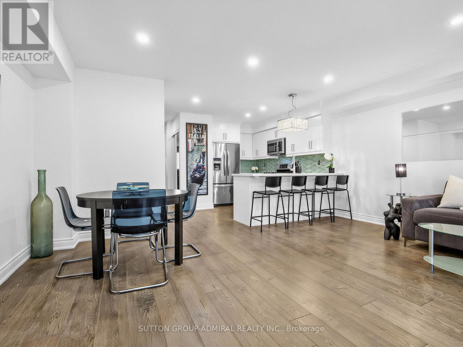 












38 ELDERBROOK CRESCENT

,
Vaughan (Patterson),




Ontario
L4K5M5

