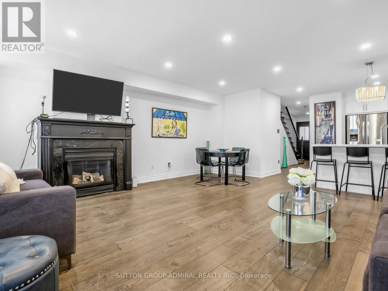 












38 ELDERBROOK CRESCENT

,
Vaughan (Patterson),




Ontario
L4K5M5

