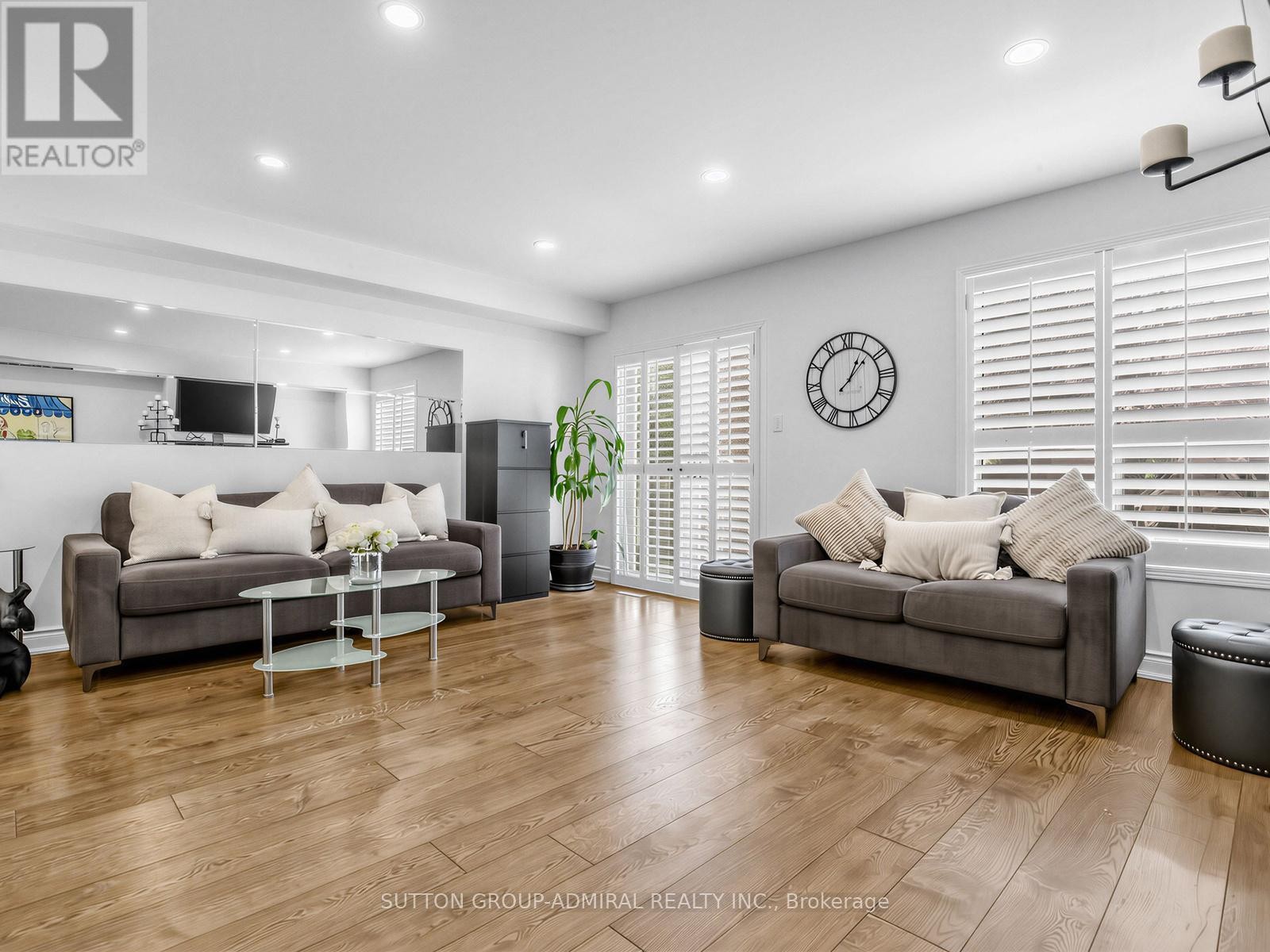 












38 ELDERBROOK CRESCENT

,
Vaughan (Patterson),




Ontario
L4K5M5

