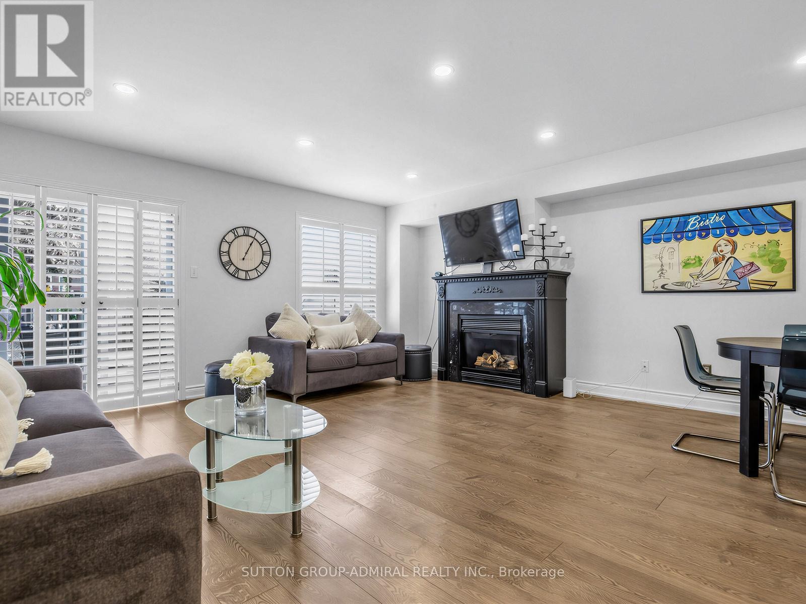 












38 ELDERBROOK CRESCENT

,
Vaughan (Patterson),




Ontario
L4K5M5

