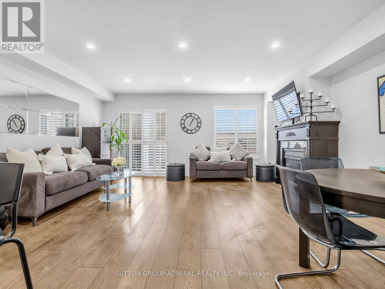 












38 ELDERBROOK CRESCENT

,
Vaughan (Patterson),




Ontario
L4K5M5

