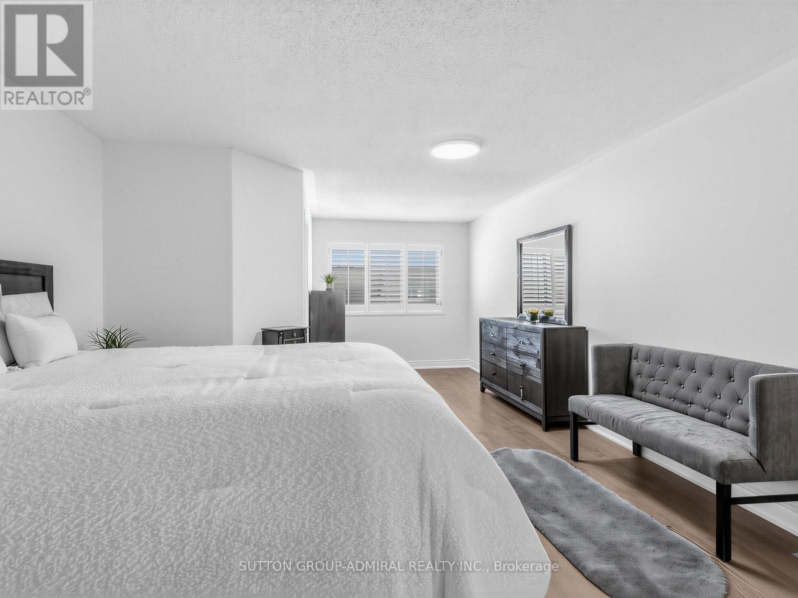 












38 ELDERBROOK CRESCENT

,
Vaughan (Patterson),




Ontario
L4K5M5

