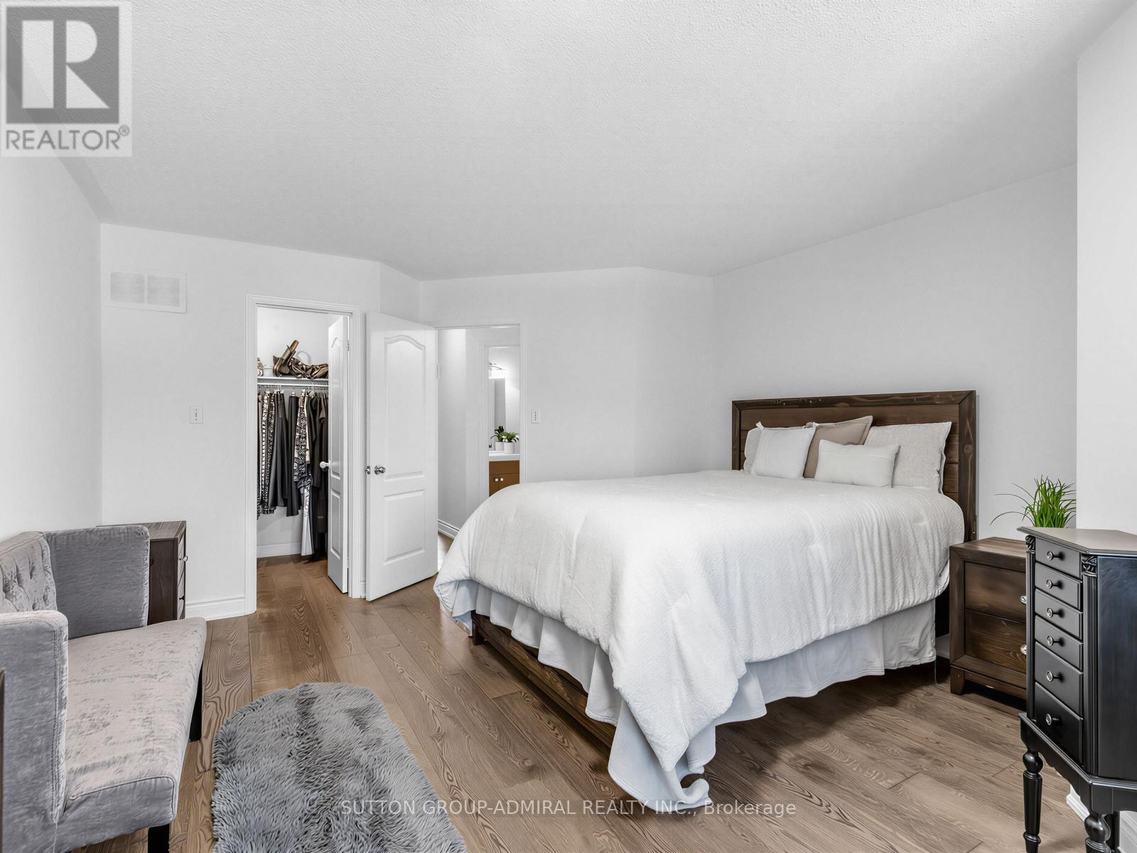 












38 ELDERBROOK CRESCENT

,
Vaughan (Patterson),




Ontario
L4K5M5

