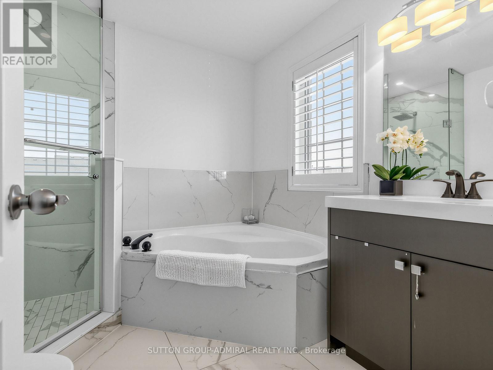 












38 ELDERBROOK CRESCENT

,
Vaughan (Patterson),




Ontario
L4K5M5

