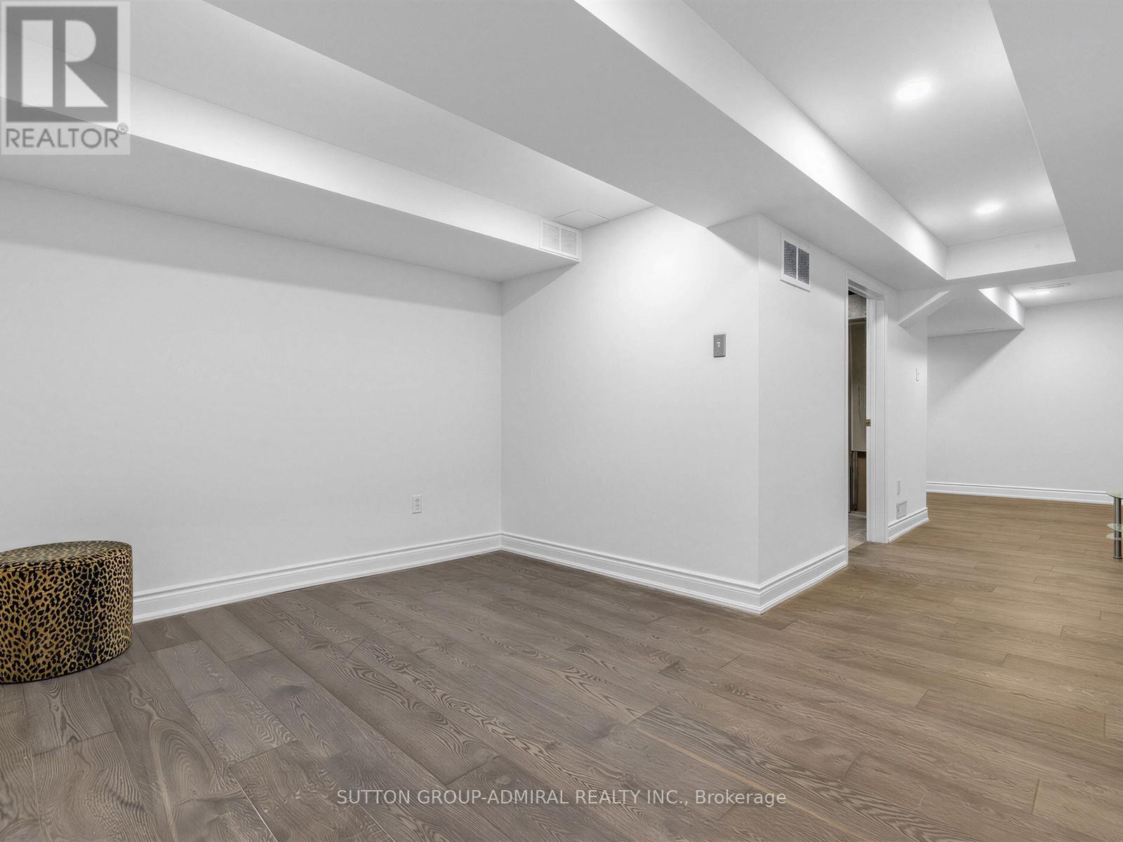 












38 ELDERBROOK CRESCENT

,
Vaughan (Patterson),




Ontario
L4K5M5

