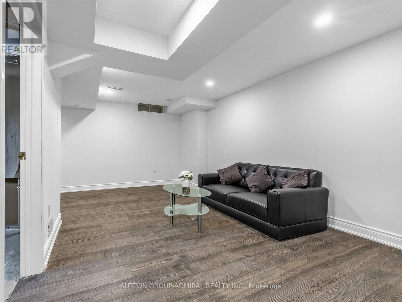 












38 ELDERBROOK CRESCENT

,
Vaughan (Patterson),




Ontario
L4K5M5

