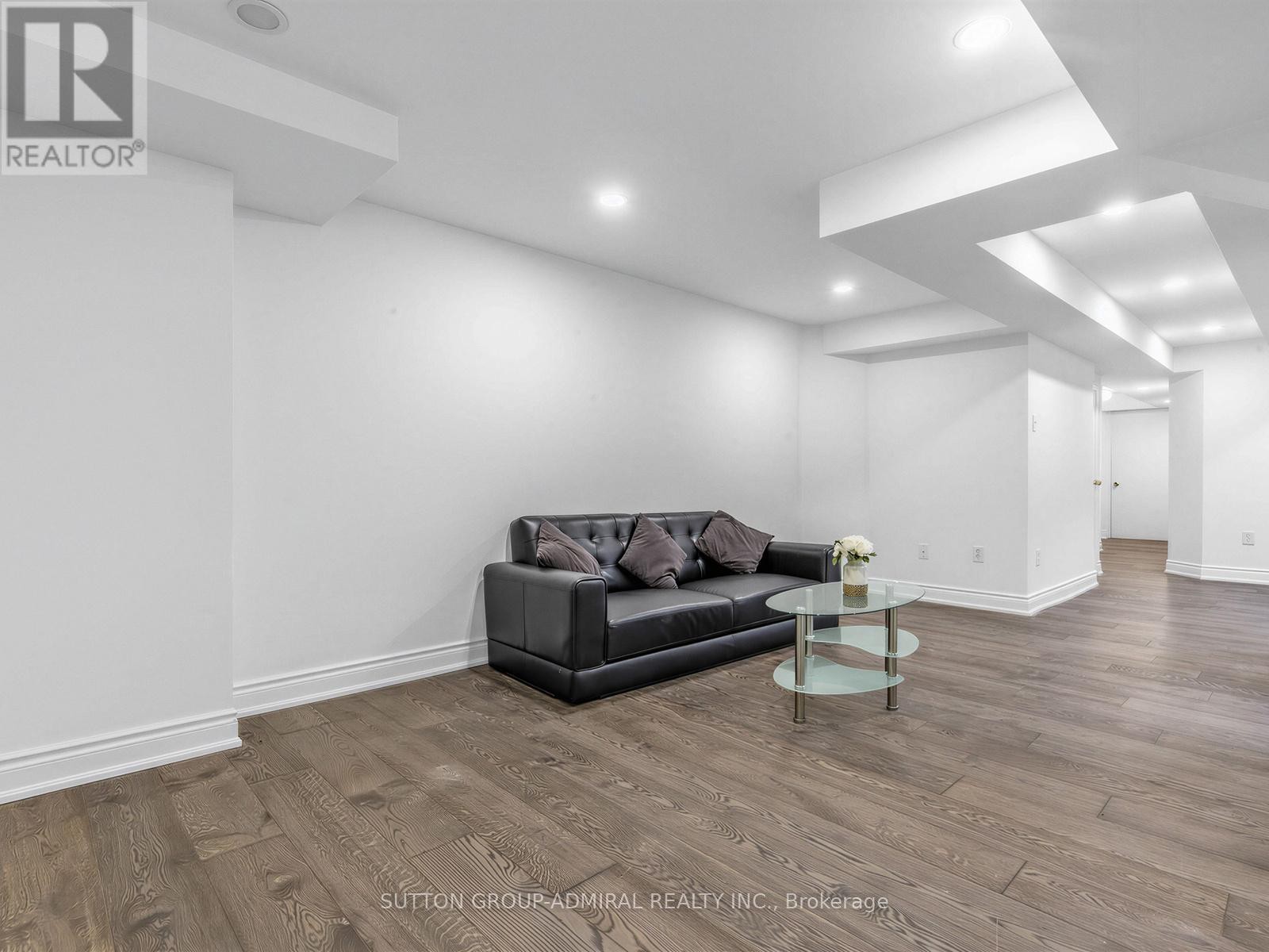 












38 ELDERBROOK CRESCENT

,
Vaughan (Patterson),




Ontario
L4K5M5

