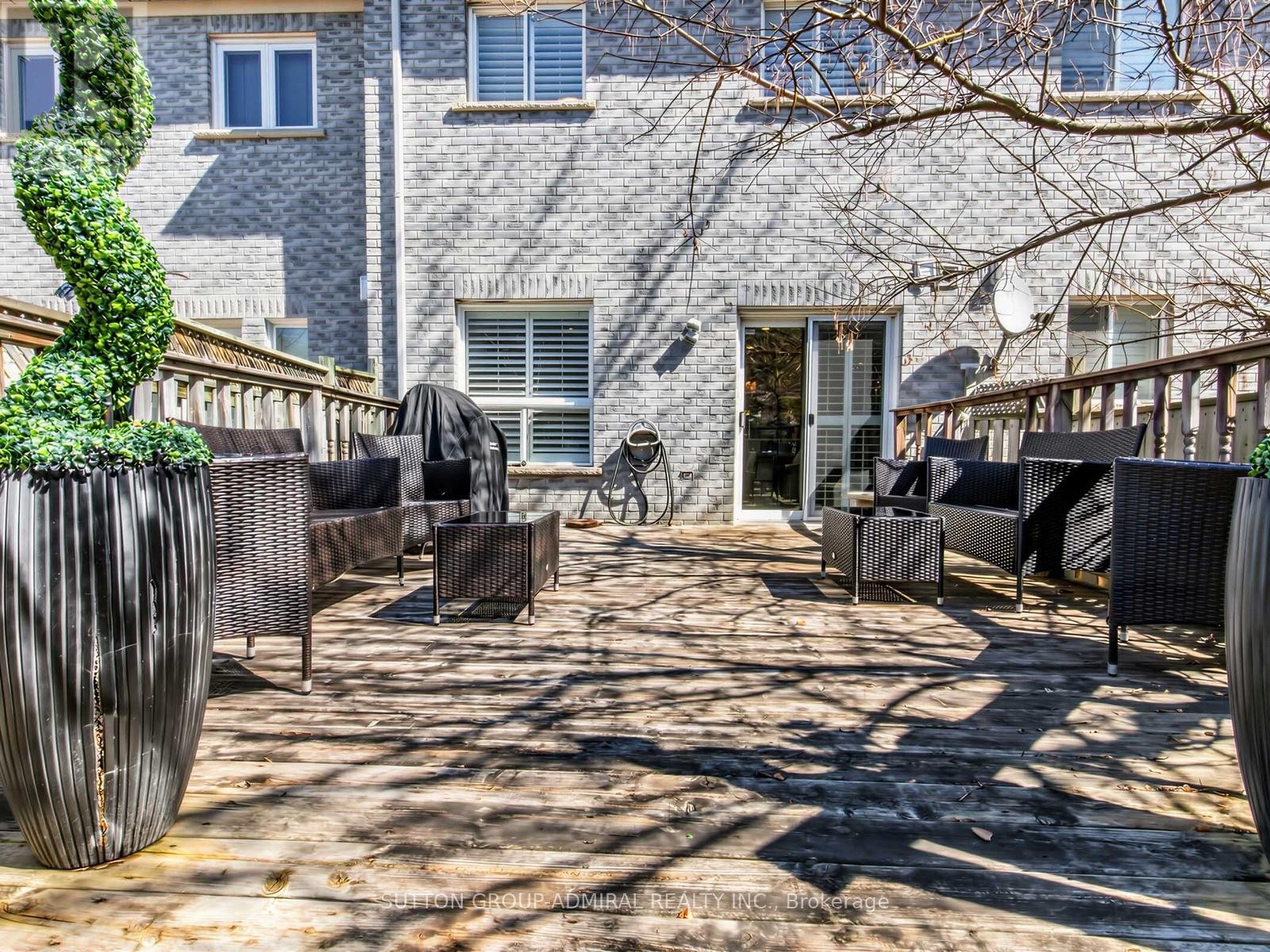 












38 ELDERBROOK CRESCENT

,
Vaughan (Patterson),




Ontario
L4K5M5

