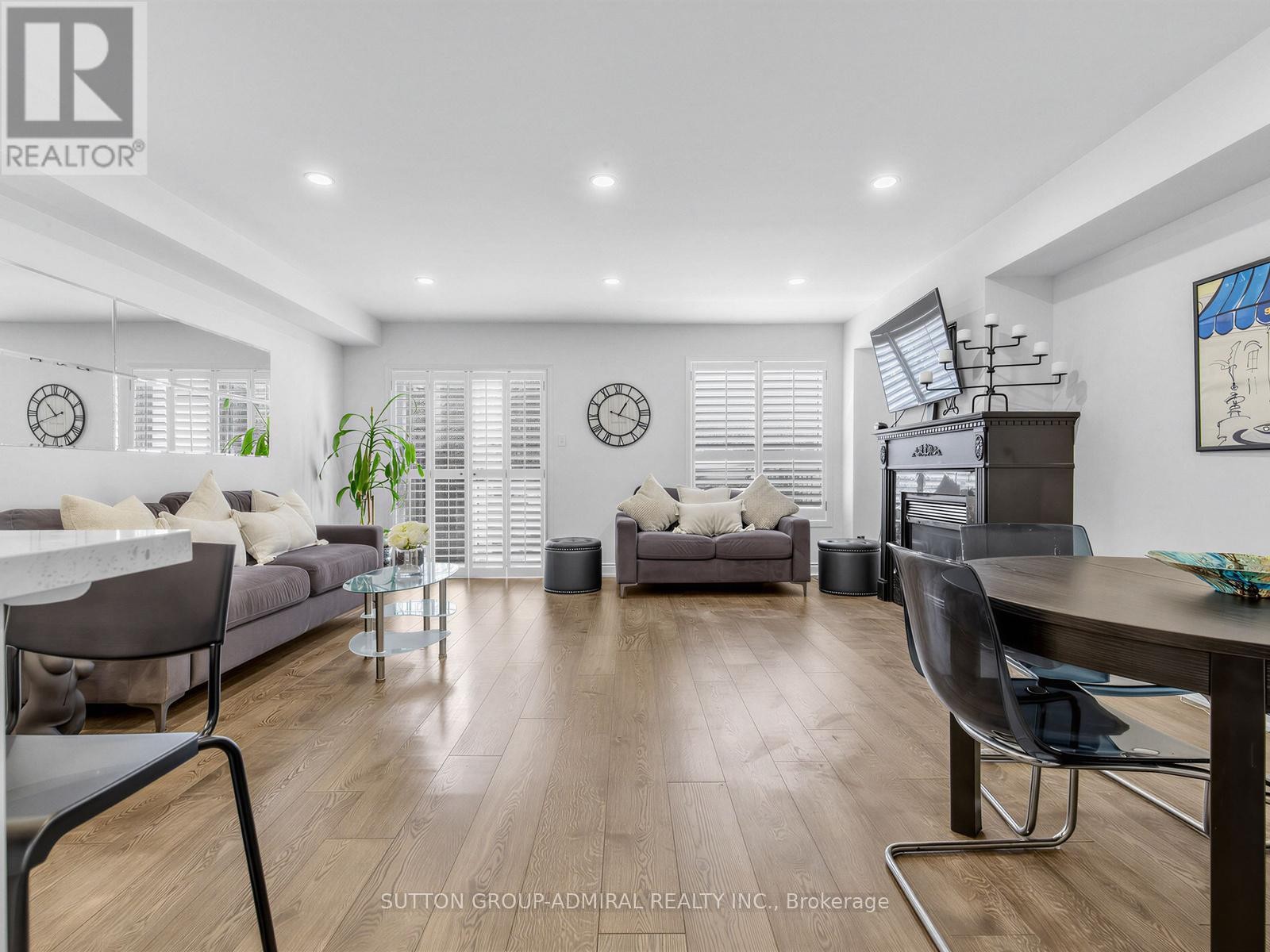 












38 ELDERBROOK CRESCENT

,
Vaughan (Patterson),




Ontario
L4K5M5

