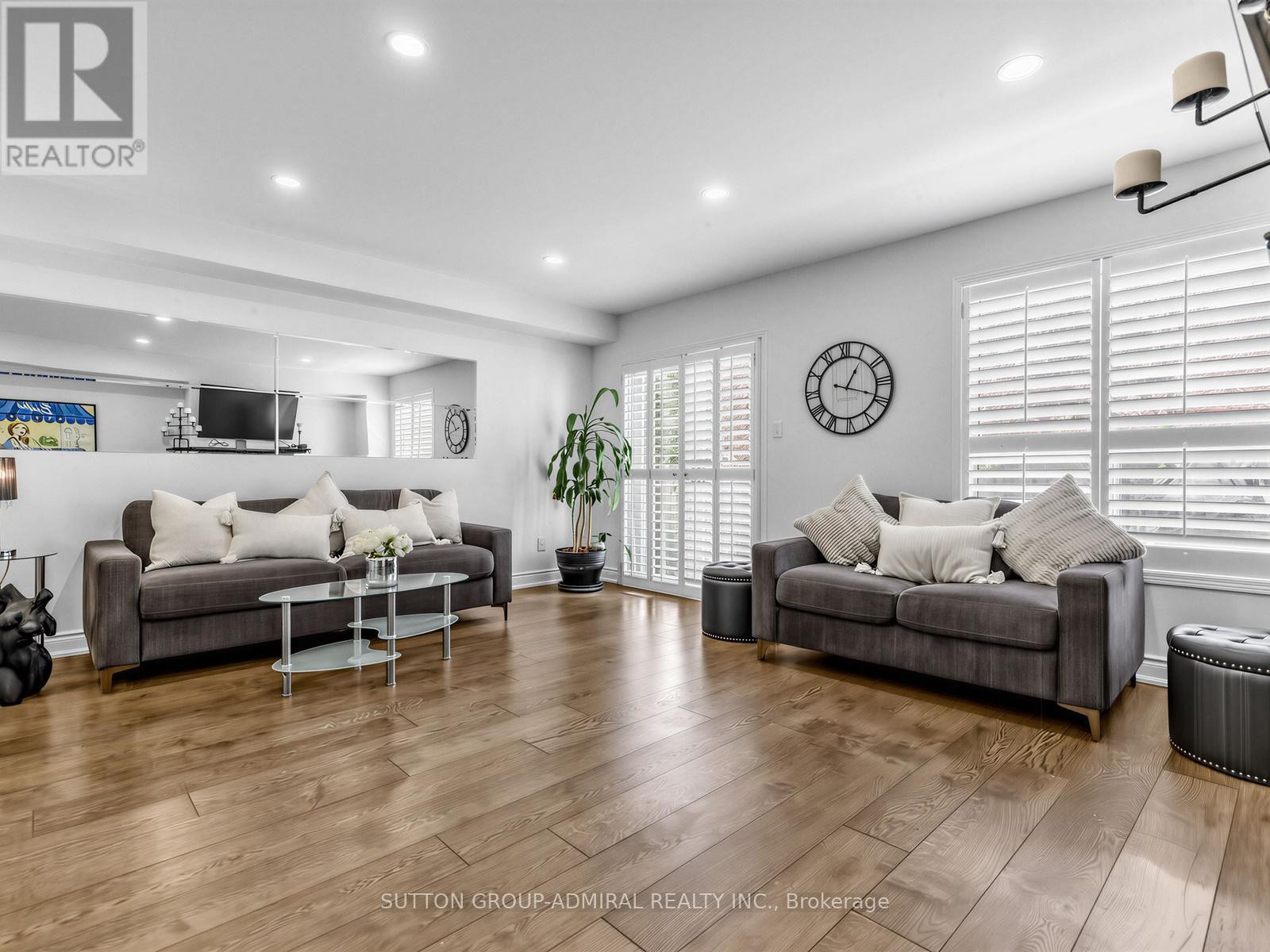 












38 ELDERBROOK CRESCENT

,
Vaughan (Patterson),




Ontario
L4K5M5

