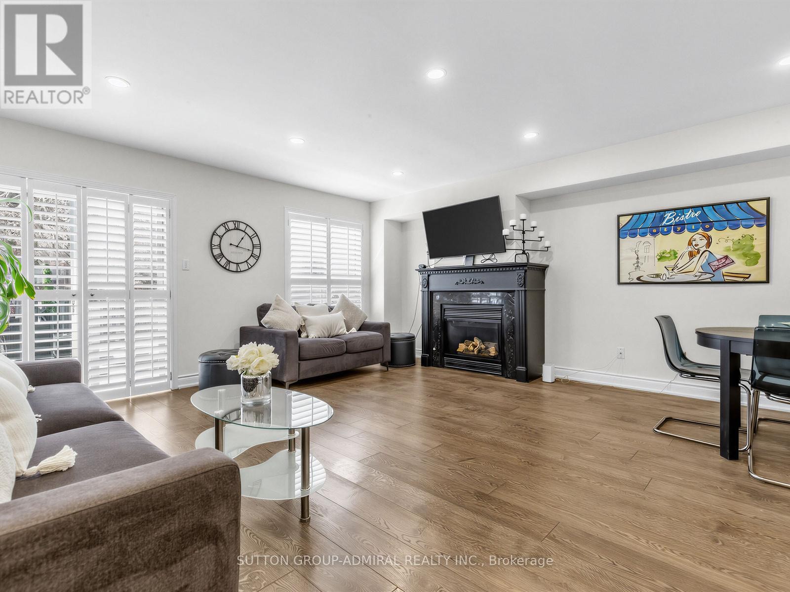 












38 ELDERBROOK CRESCENT

,
Vaughan (Patterson),




Ontario
L4K5M5

