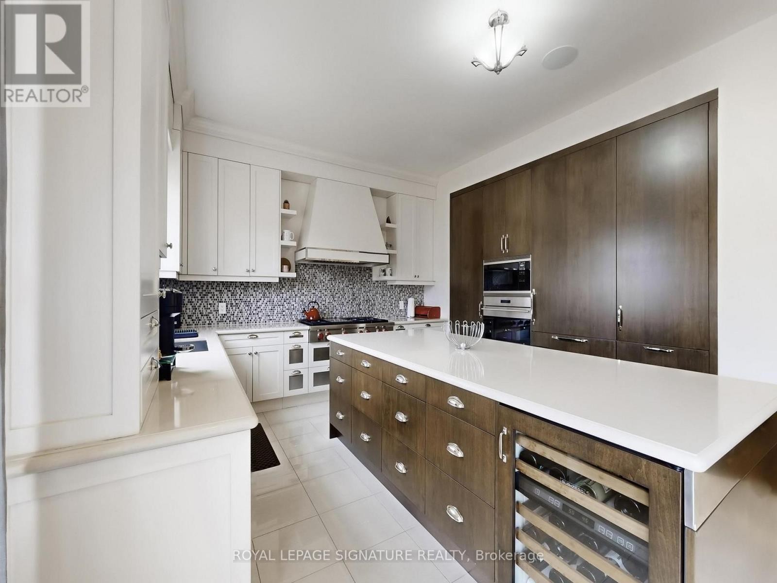 












35 ANNSLEYWOOD COURT

,
Vaughan (Kleinburg),




Ontario
L4H3N5

