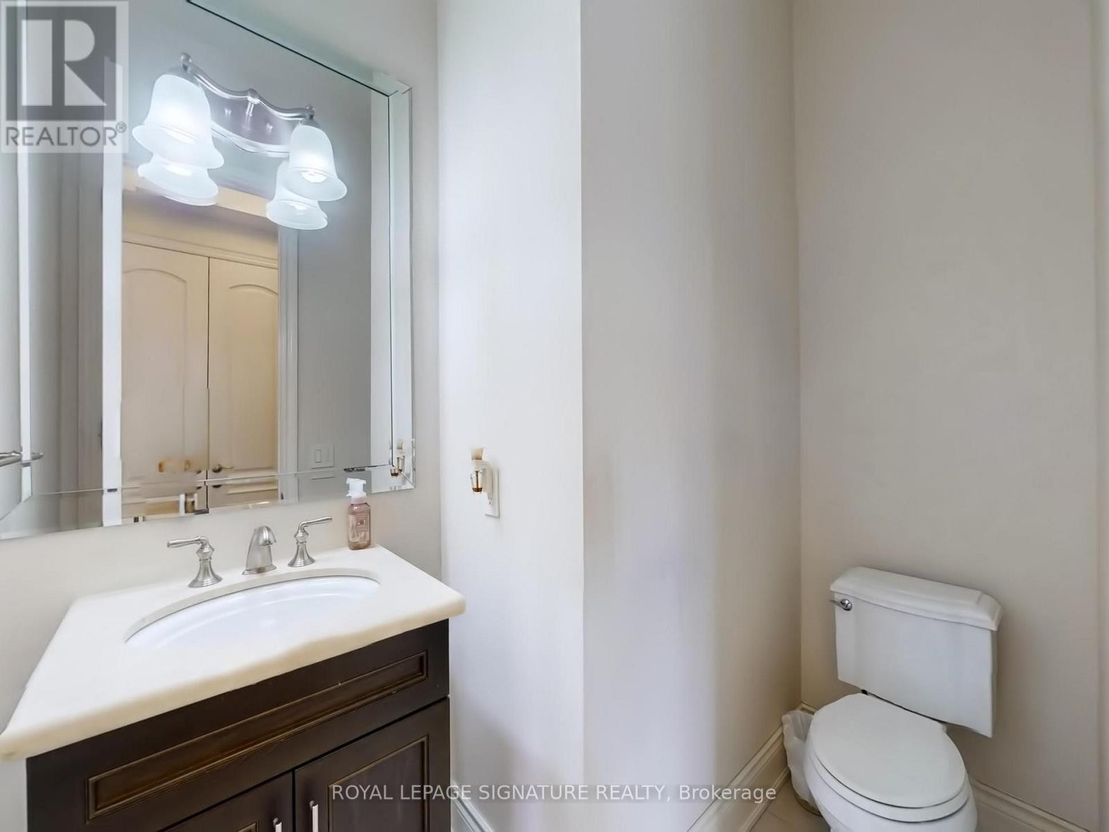 












35 ANNSLEYWOOD COURT

,
Vaughan (Kleinburg),




Ontario
L4H3N5

