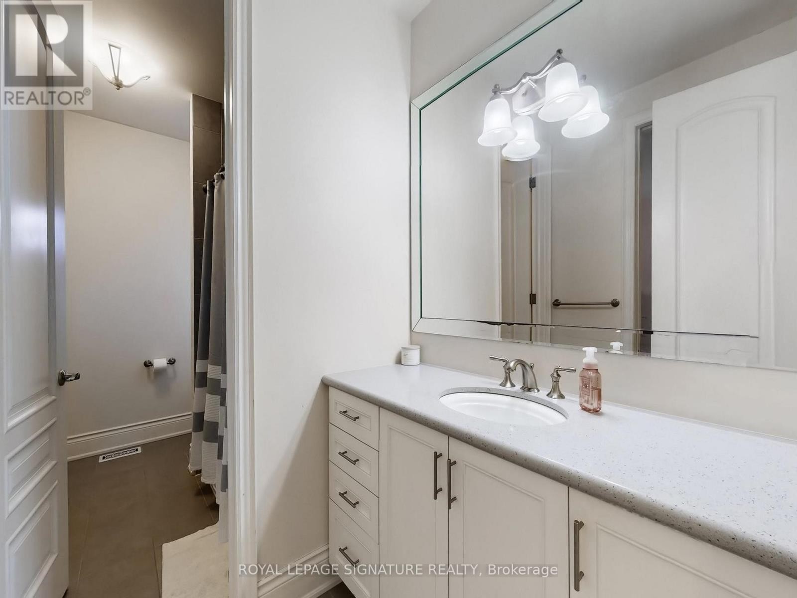 












35 ANNSLEYWOOD COURT

,
Vaughan (Kleinburg),




Ontario
L4H3N5

