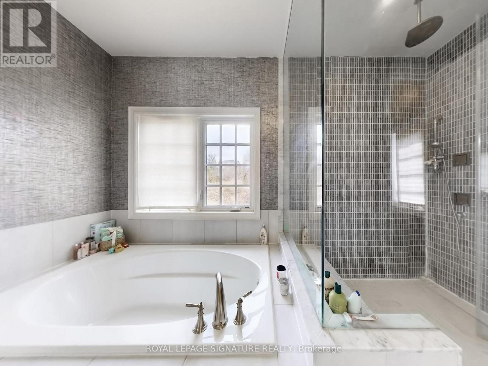 












35 ANNSLEYWOOD COURT

,
Vaughan (Kleinburg),




Ontario
L4H3N5

