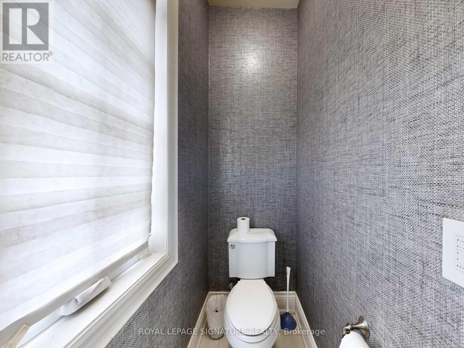 












35 ANNSLEYWOOD COURT

,
Vaughan (Kleinburg),




Ontario
L4H3N5

