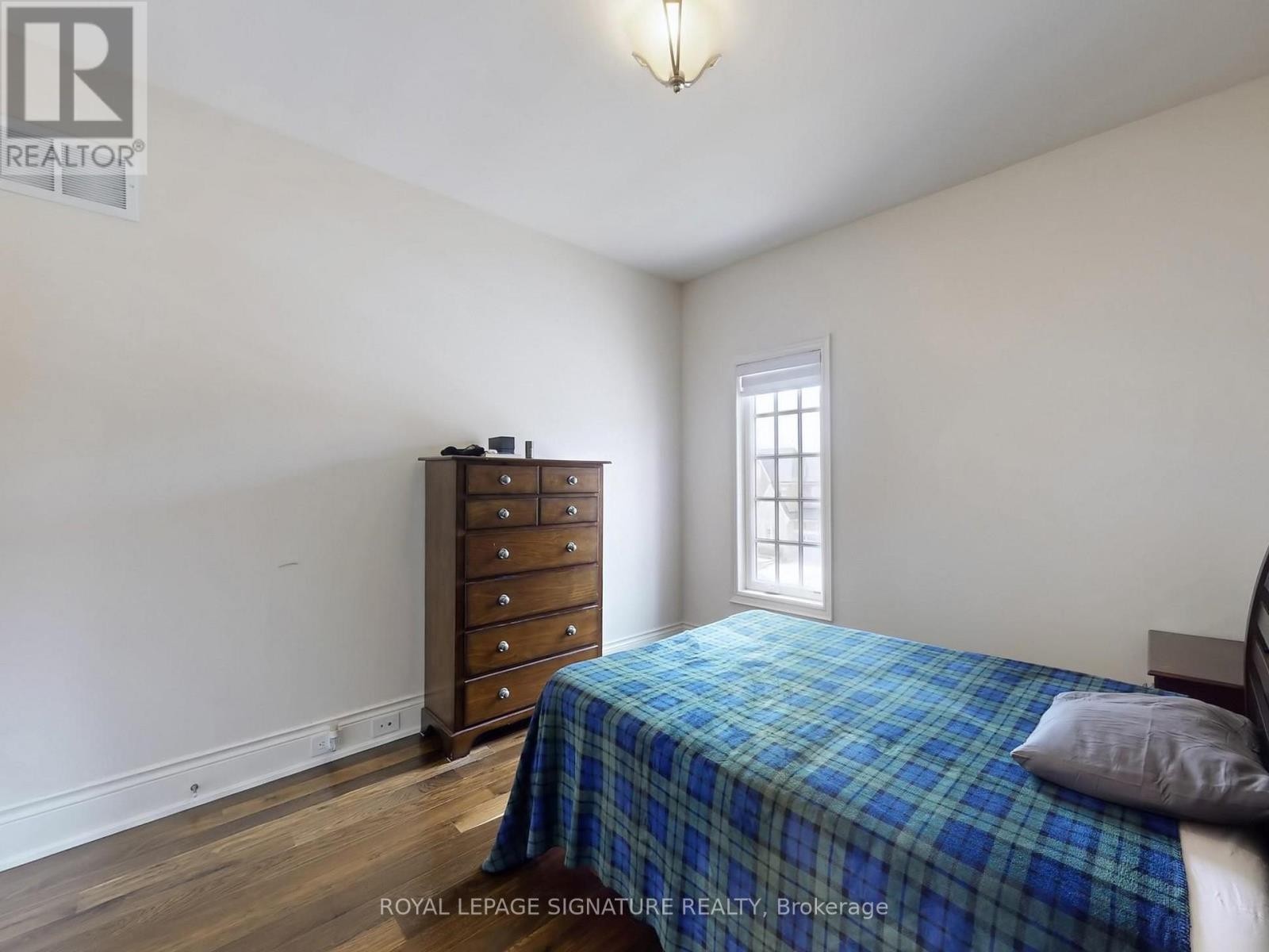 












35 ANNSLEYWOOD COURT

,
Vaughan (Kleinburg),




Ontario
L4H3N5

