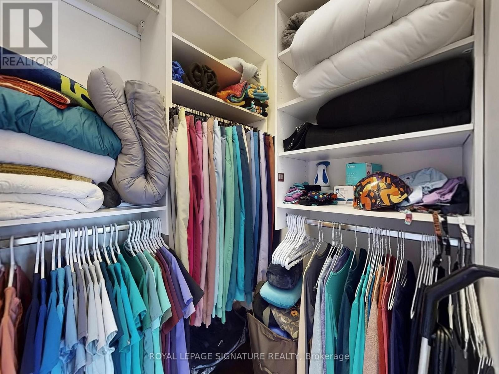 












35 ANNSLEYWOOD COURT

,
Vaughan (Kleinburg),




Ontario
L4H3N5

