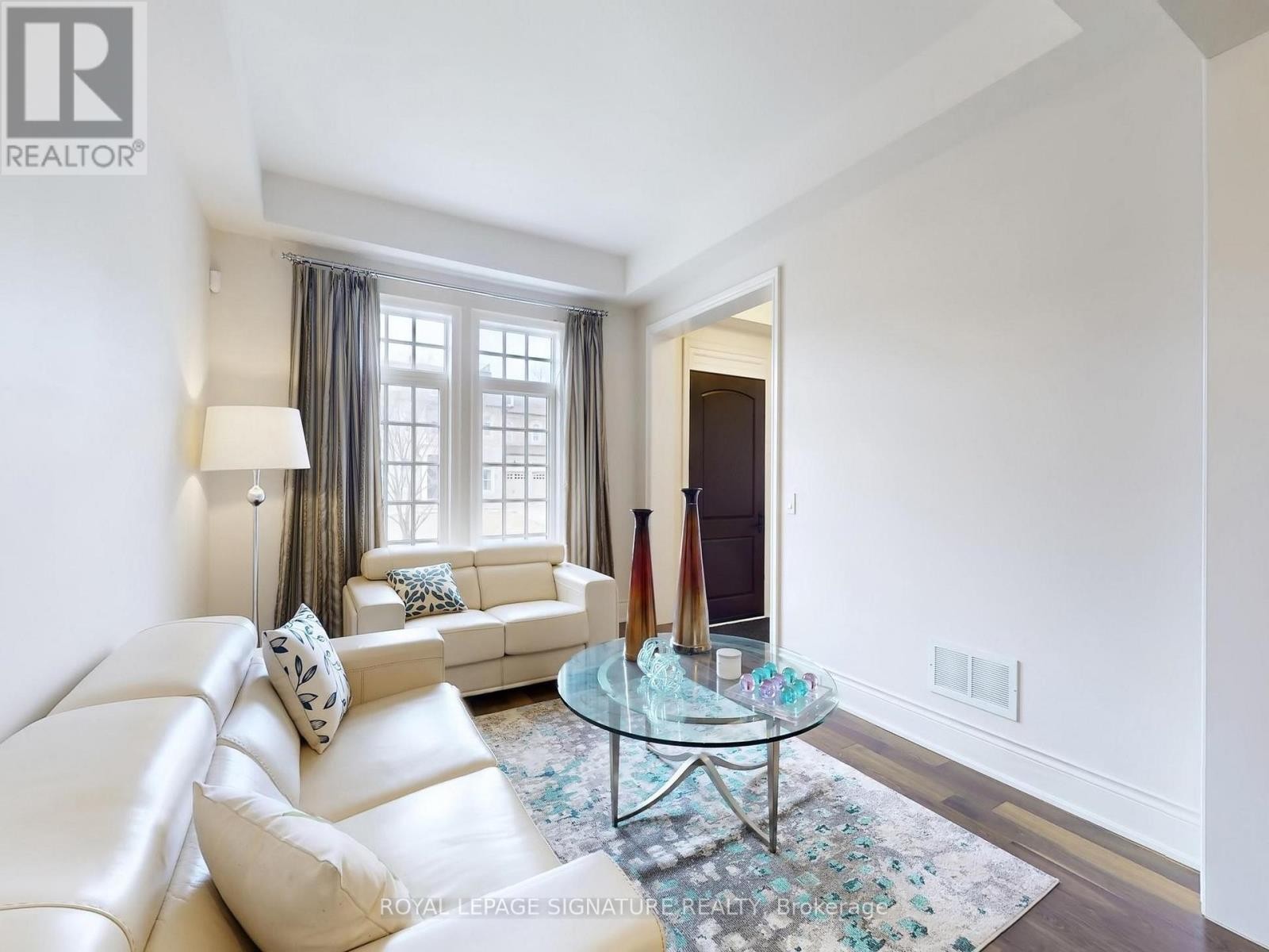 












35 ANNSLEYWOOD COURT

,
Vaughan (Kleinburg),




Ontario
L4H3N5

