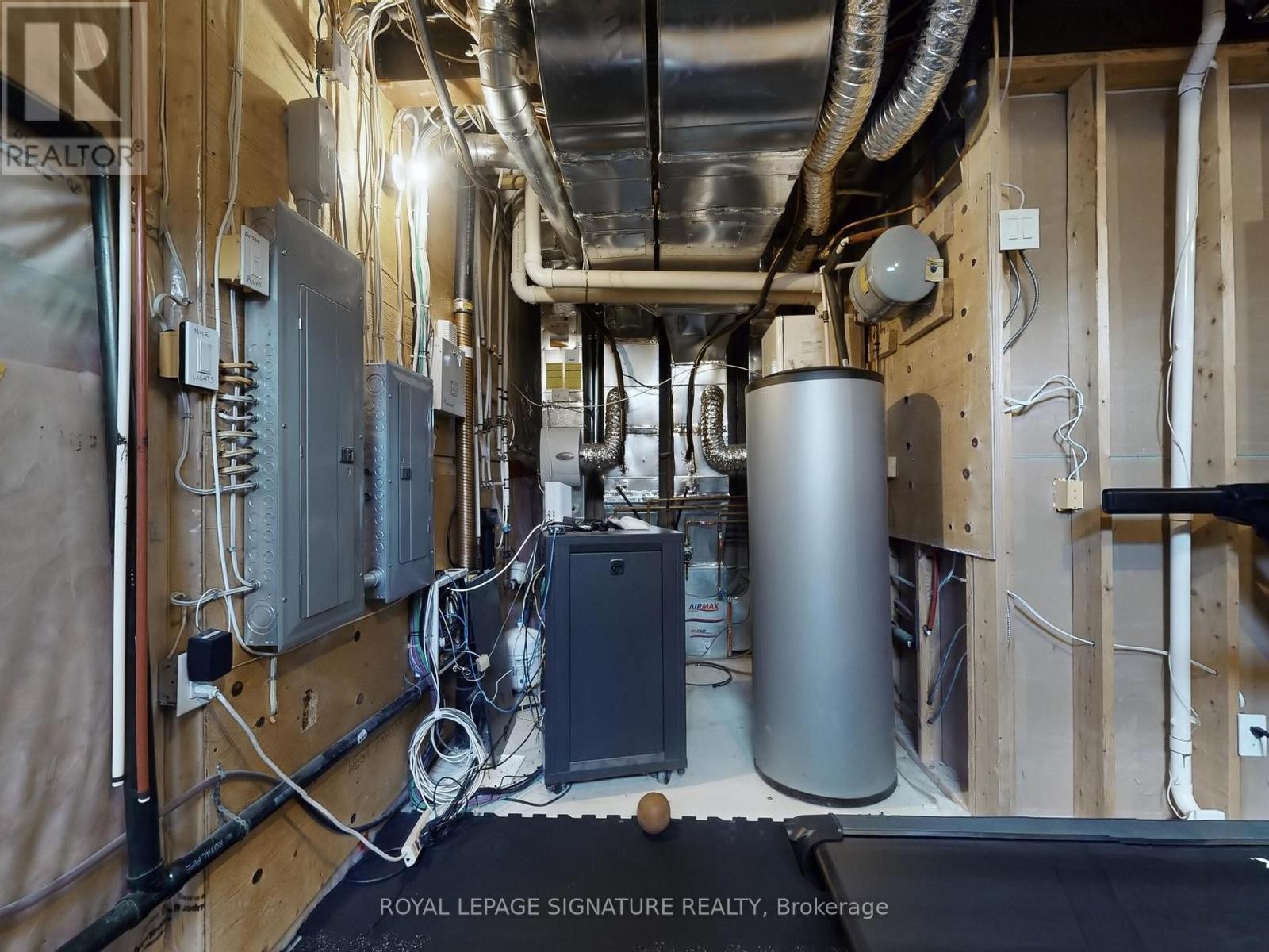 












35 ANNSLEYWOOD COURT

,
Vaughan (Kleinburg),




Ontario
L4H3N5

