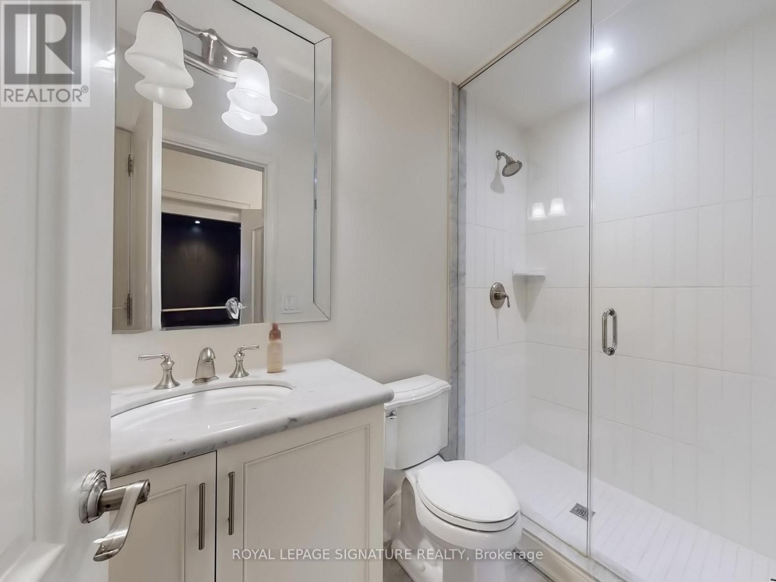 












35 ANNSLEYWOOD COURT

,
Vaughan (Kleinburg),




Ontario
L4H3N5

