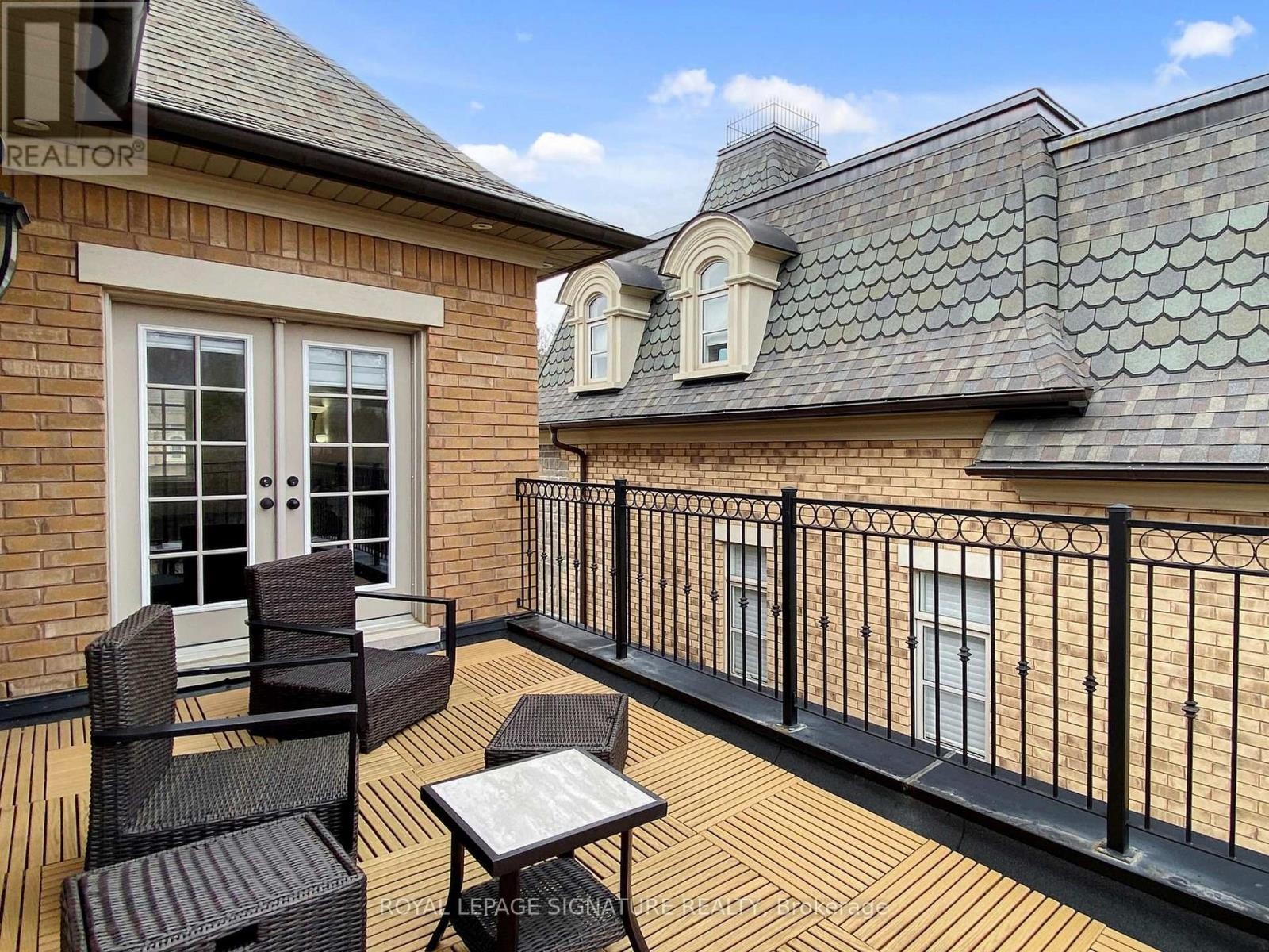 












35 ANNSLEYWOOD COURT

,
Vaughan (Kleinburg),




Ontario
L4H3N5

