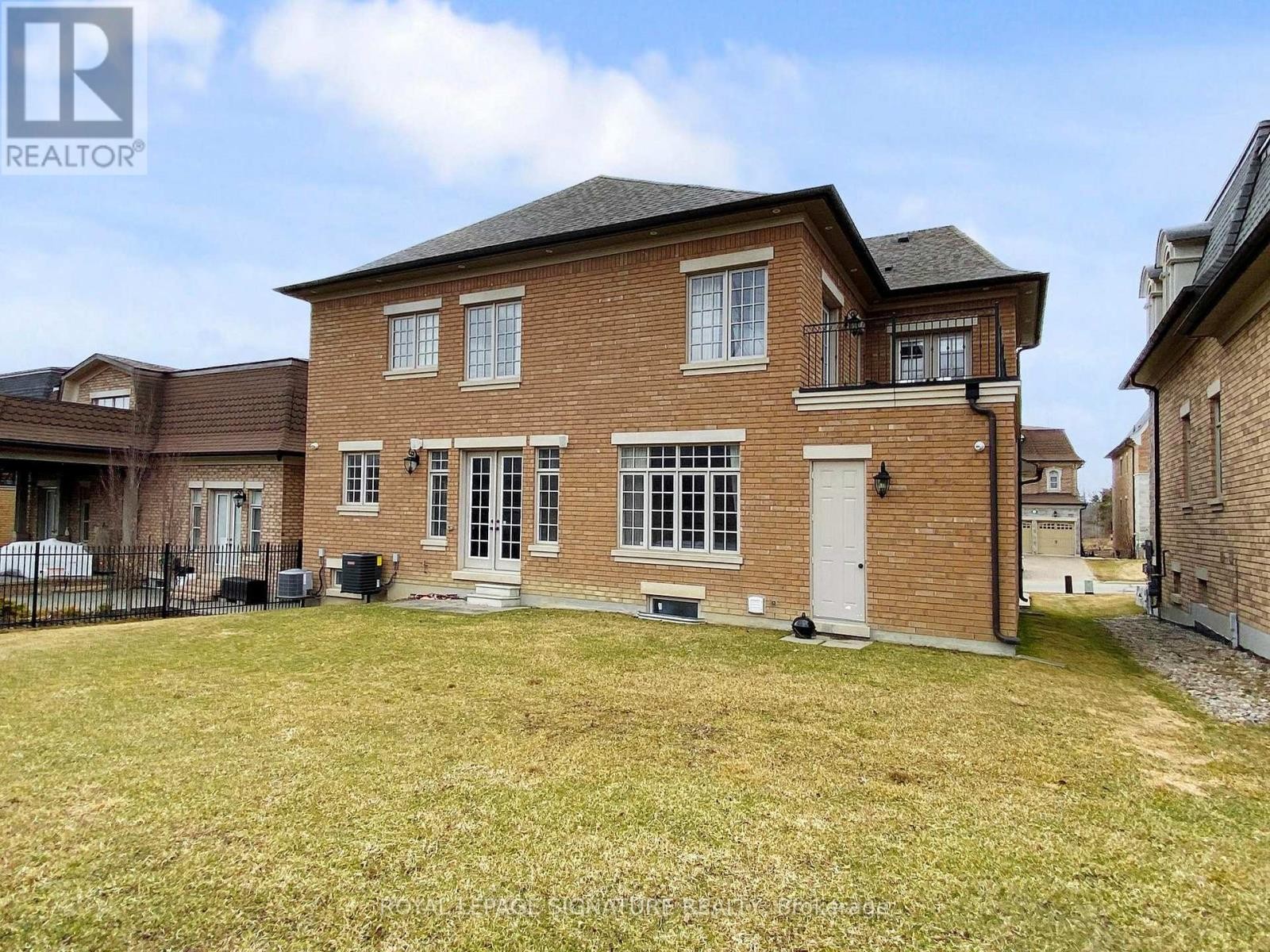 












35 ANNSLEYWOOD COURT

,
Vaughan (Kleinburg),




Ontario
L4H3N5

