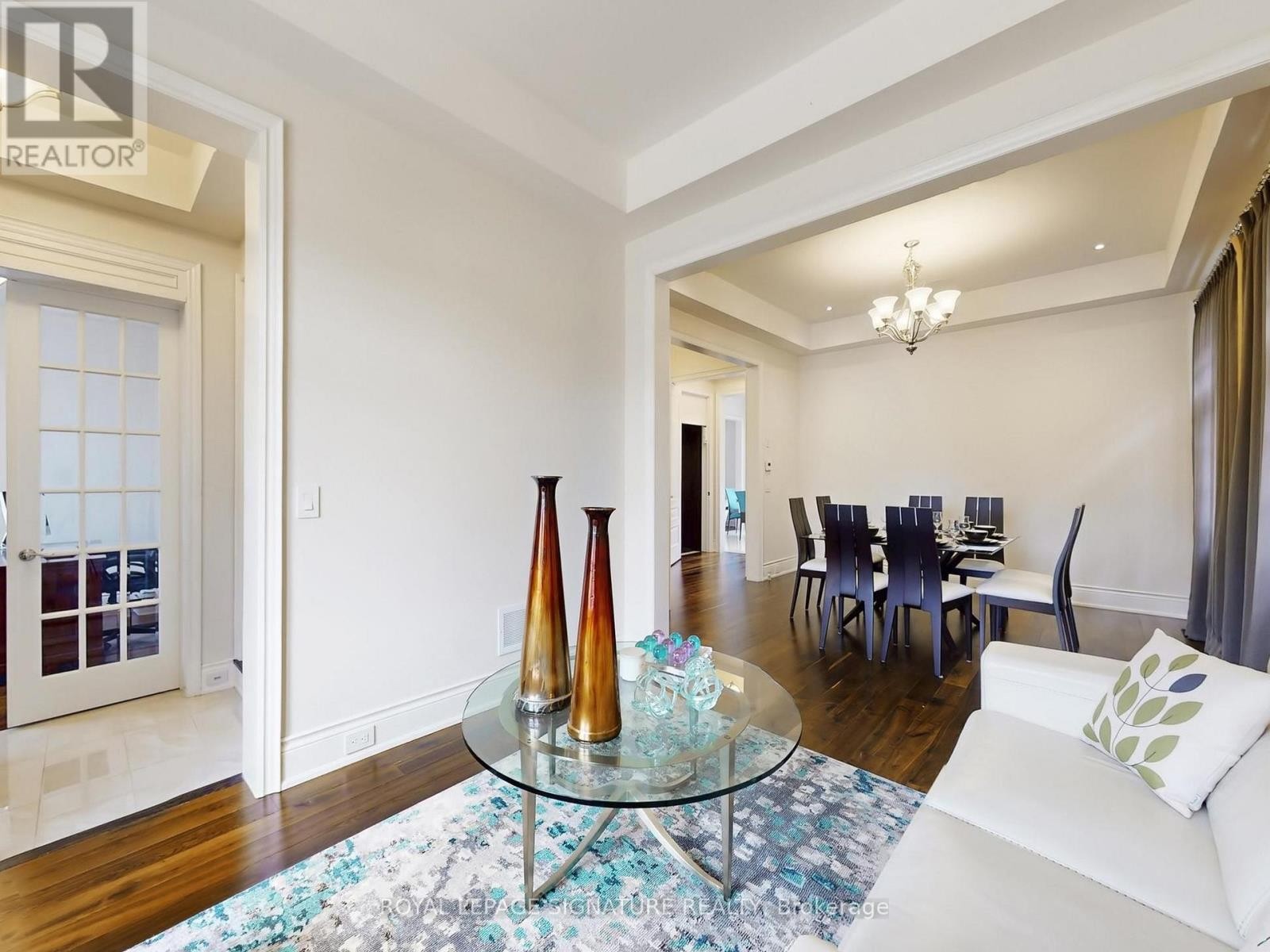 












35 ANNSLEYWOOD COURT

,
Vaughan (Kleinburg),




Ontario
L4H3N5

