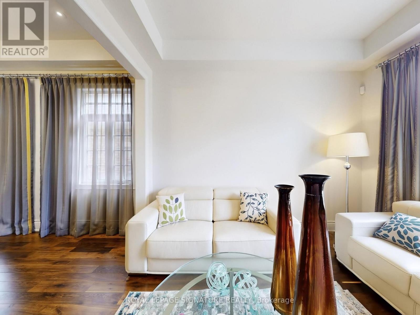 












35 ANNSLEYWOOD COURT

,
Vaughan (Kleinburg),




Ontario
L4H3N5

