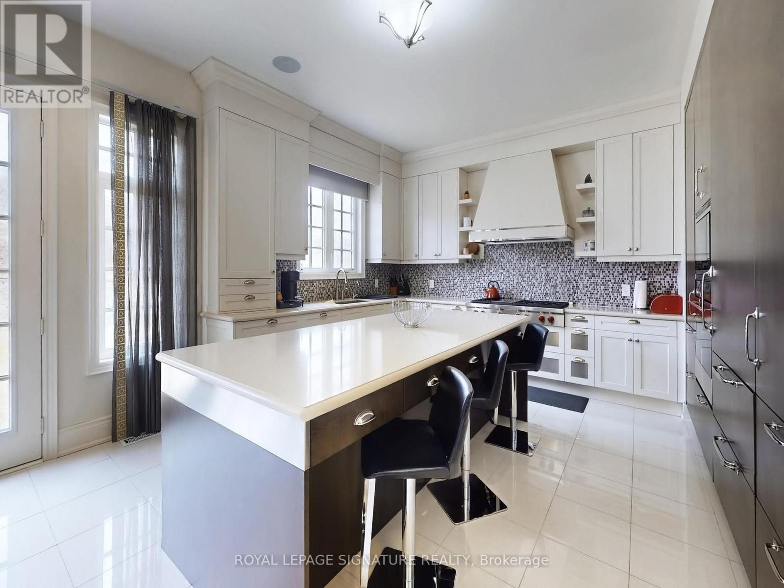 












35 ANNSLEYWOOD COURT

,
Vaughan (Kleinburg),




Ontario
L4H3N5

