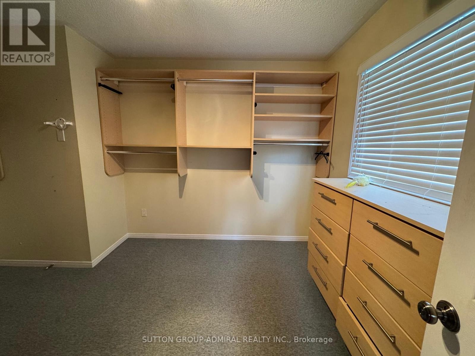 












27 DAWSON CRESCENT

,
Aurora (Hills of St Andrew),




Ontario
L4G4T7

