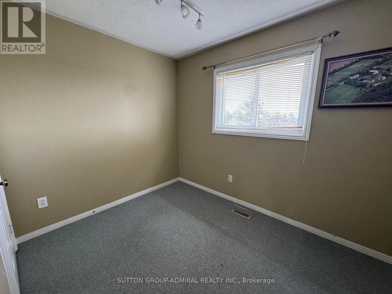 












27 DAWSON CRESCENT

,
Aurora (Hills of St Andrew),




Ontario
L4G4T7

