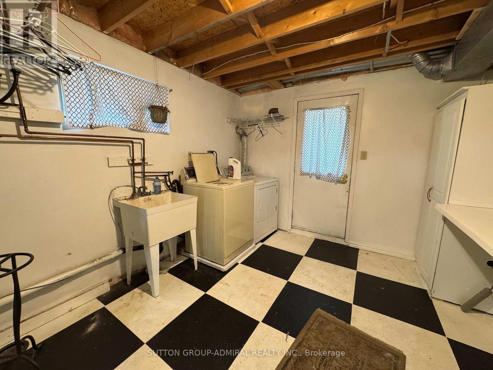 












27 DAWSON CRESCENT

,
Aurora (Hills of St Andrew),




Ontario
L4G4T7

