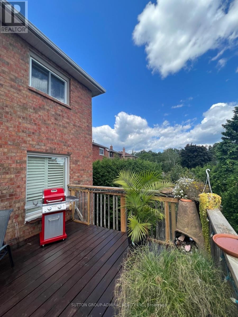 












27 DAWSON CRESCENT

,
Aurora (Hills of St Andrew),




Ontario
L4G4T7

