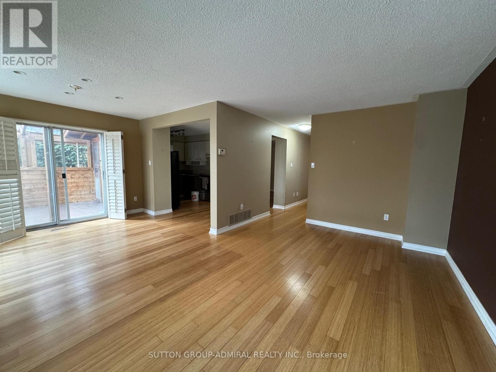 












27 DAWSON CRESCENT

,
Aurora (Hills of St Andrew),




Ontario
L4G4T7

