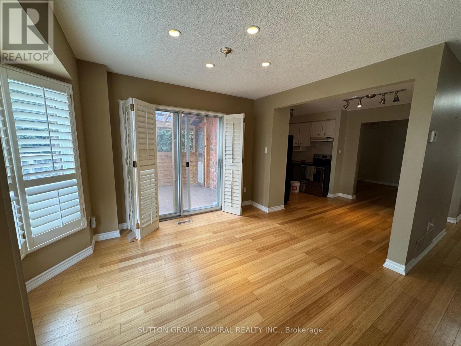 












27 DAWSON CRESCENT

,
Aurora (Hills of St Andrew),




Ontario
L4G4T7

